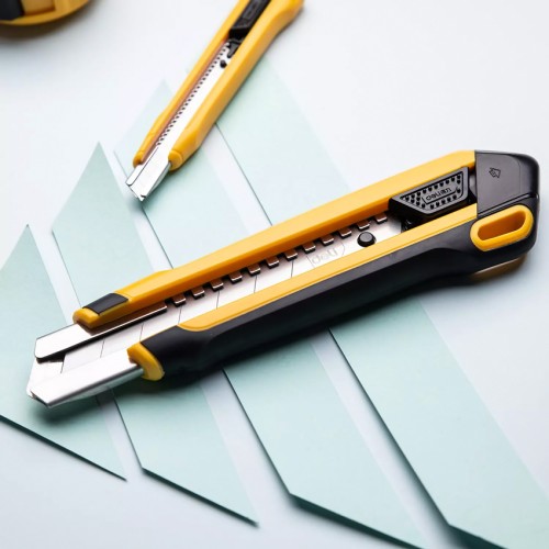 DELI πλαστικό κοπίδι με ασφάλεια DL025, 25mm, κίτρινο